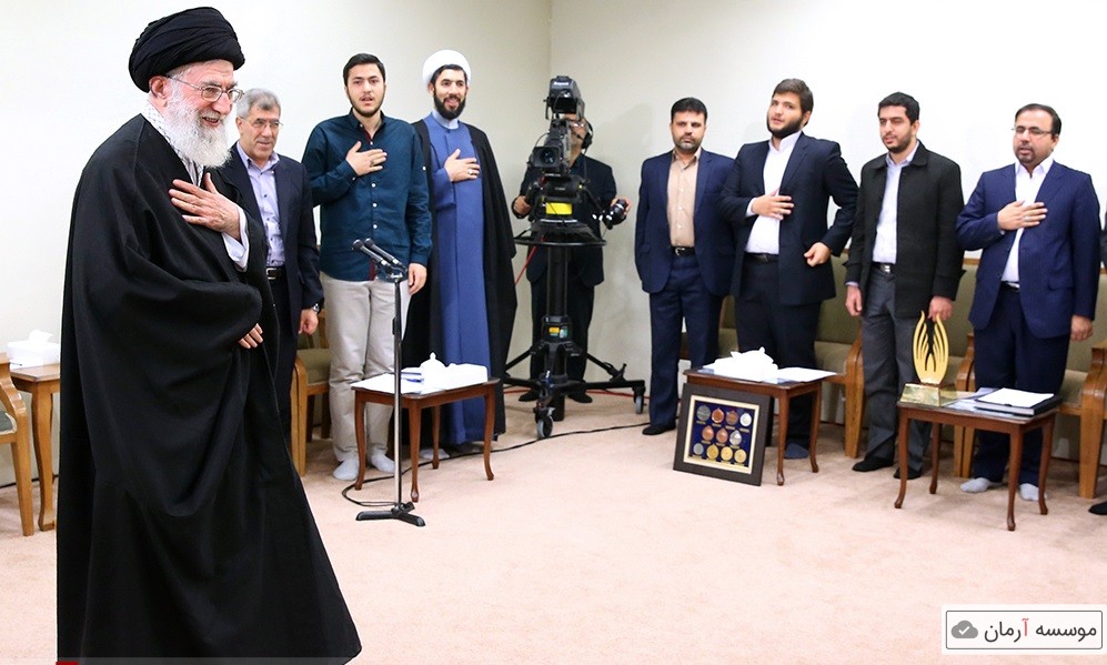 دیدار جمعی از مدال آوران بسیجی دانشگاه صنعتی شریف با امام خامنه ای